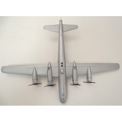 704 - Toys: Two Atlas Editions scale models of military planes / aircraft, comprising Boeing B-17 The Flyi... 