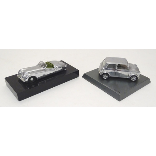 705 - Toys: Two Corgi die cast scale model cars to include Corgi Connoisseur Collection limited edition Ja... 