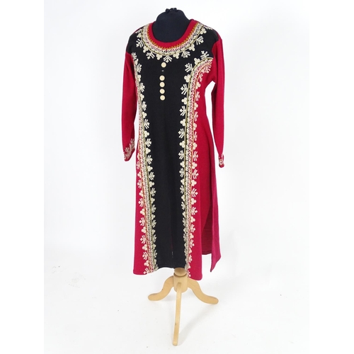 725 - A vintage ladies black and red jersey dress with slit to front and sides, bust size 36