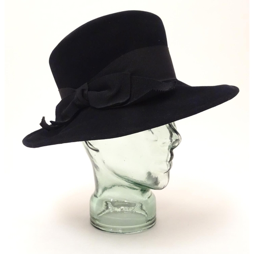 739 - A ladies black felt hat