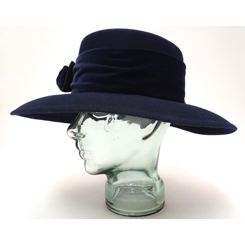 742 - A ladies navy felt hat