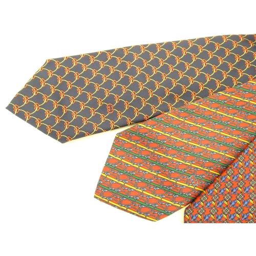 748 - 4 Gucci silk ties, in various designs of reds and blues (4)