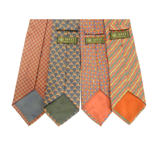 748 - 4 Gucci silk ties, in various designs of reds and blues (4)