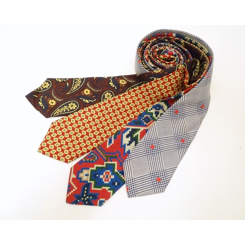 750 - 4 Turnbull & Asser, London silk ties, in various designs (4)