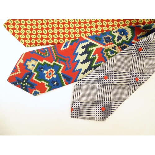 750 - 4 Turnbull & Asser, London silk ties, in various designs (4)