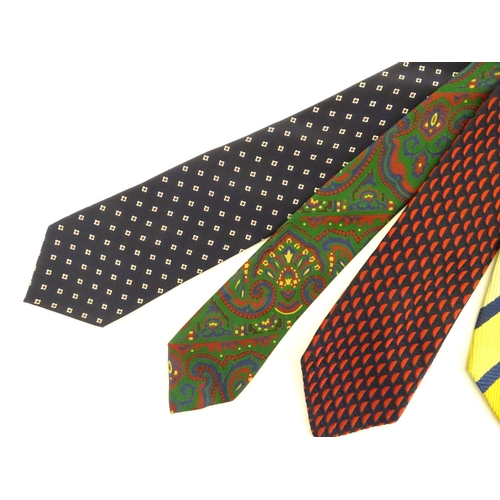 762 - 4 silk Christian Dior ties in various colours and patterns (4)