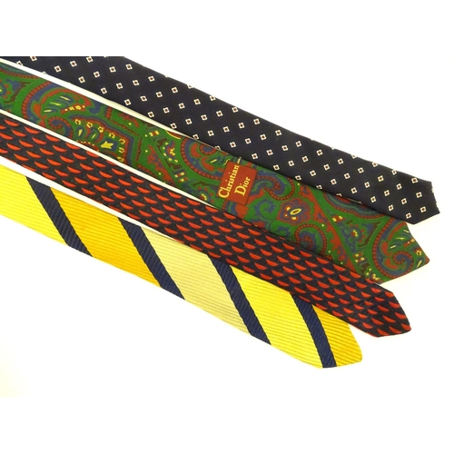 762 - 4 silk Christian Dior ties in various colours and patterns (4)