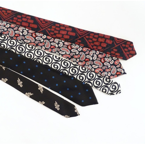 763 - 5 silk ties in various colours and designs. Includes ties from Herbert Johnson, Richel de Luxe and T... 