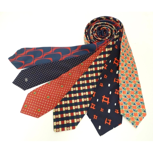 764 - 6 silk ties in navy and reds by Austin Reed, Tittorio, Pink and John Harmer (6)