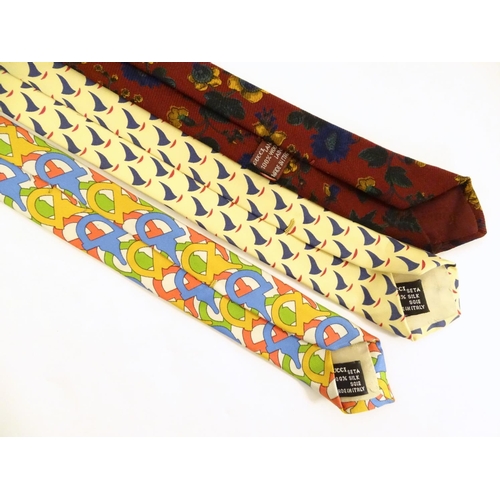 765 - 3 Gucci ties, in various colours and designs (3)