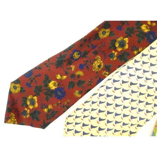 765 - 3 Gucci ties, in various colours and designs (3)