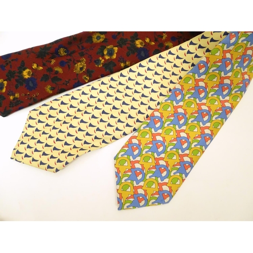 765 - 3 Gucci ties, in various colours and designs (3)