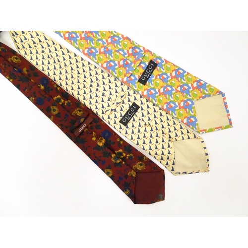 765 - 3 Gucci ties, in various colours and designs (3)