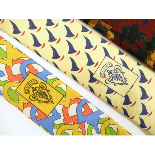 765 - 3 Gucci ties, in various colours and designs (3)