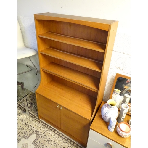 1240 - Vintage Retro, Mid Century: a Schreiber dresser bookcase, in teak finish with three shelves and cupb... 