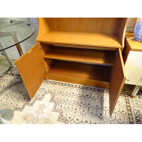 1240 - Vintage Retro, Mid Century: a Schreiber dresser bookcase, in teak finish with three shelves and cupb... 