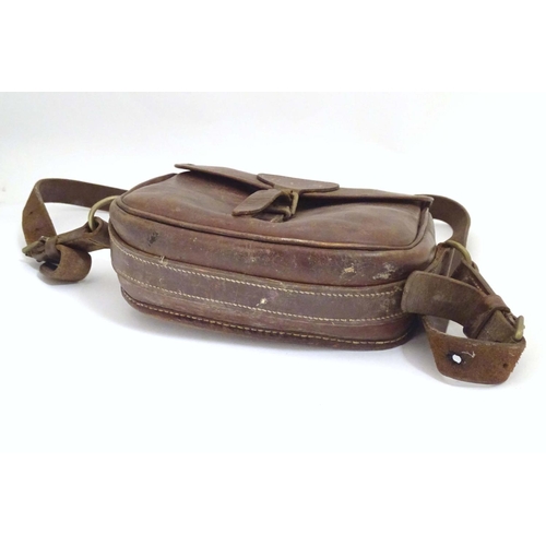 934 - Shooting: a mid-20thC Payne-Gallwey pattern leather shotgun cartridge bag, to fit 75 twelve bore or ... 