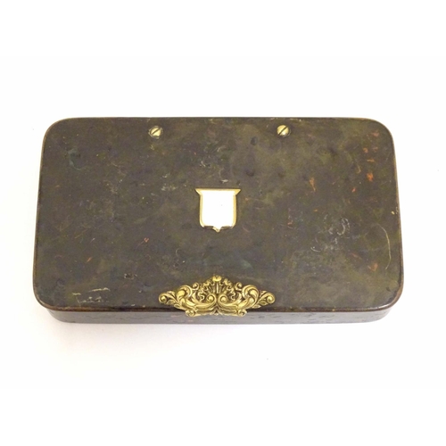 983 - A 19thC snuff box with lacquer finish resembling faux agate bloodstone with yellow metal mounts. App... 