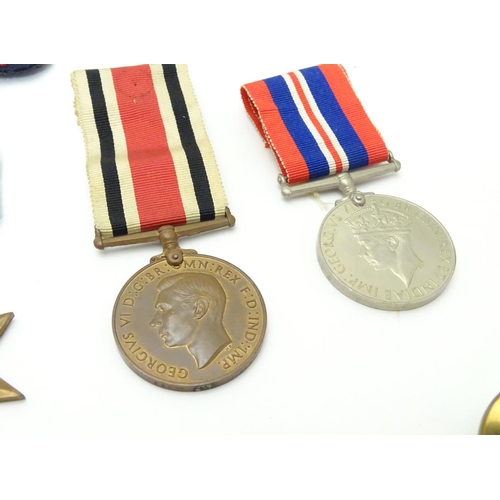 580 - Militaria, WW2 / WWII / World War 2: a collection of campaign medals, comprising Defence Medals (3),... 