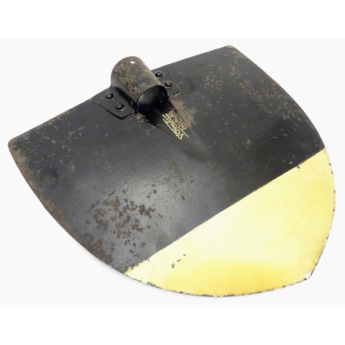 591 - Militaria, Second World War / World War II / WW2:

A decorated shovel blade, painted with the emblem... 