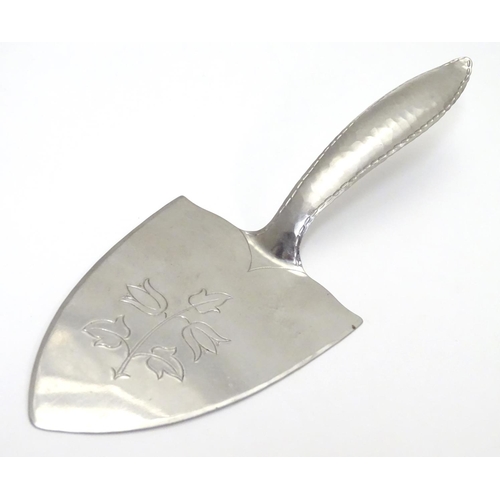 803 - An Arts and Crafts Keswick School of Industrial Arts (KSIA) Firth Staybrite cake slice with engraved... 