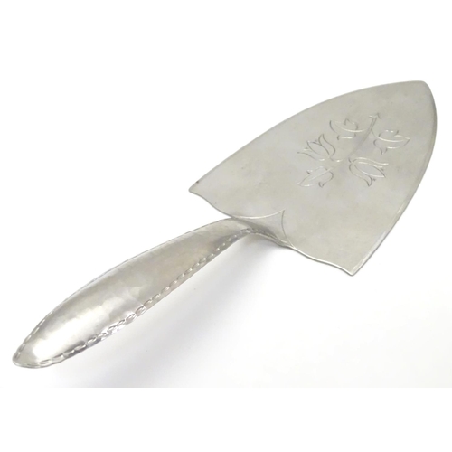 803 - An Arts and Crafts Keswick School of Industrial Arts (KSIA) Firth Staybrite cake slice with engraved... 