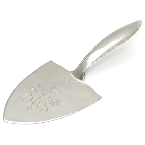 803 - An Arts and Crafts Keswick School of Industrial Arts (KSIA) Firth Staybrite cake slice with engraved... 