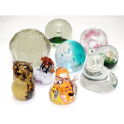 184 - A collection of 20thC art glass paperweights, including Caithness 'Foursome' R76751, Langham Glass o... 