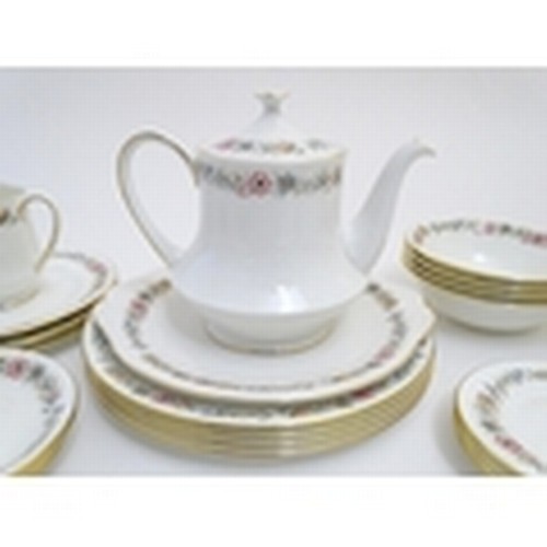 175 - A quantity of Royal Albert tea wares in the pattern Belinda, comprising teapot, milk jug, sugar, bow... 