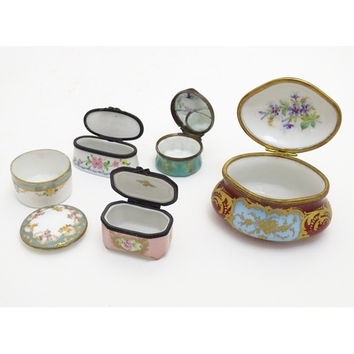 132 - Five assorted pill / patch boxes with floral detail, to include enamel and ceramic examples. Makers ... 