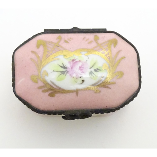 132 - Five assorted pill / patch boxes with floral detail, to include enamel and ceramic examples. Makers ... 