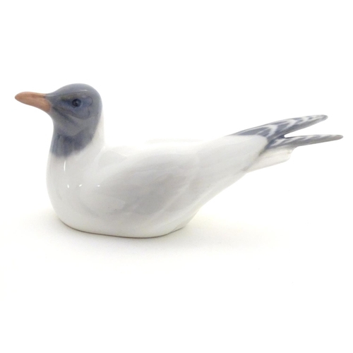 148 - A Royal Copenhagen model of a seagull bird, model no. 1468. Marked under. Approx. 2 1/4