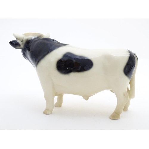 158 - A Coopercraft Friesian bull in the manner of Beswick. Marked Made in England under. Approx. 6 1/4