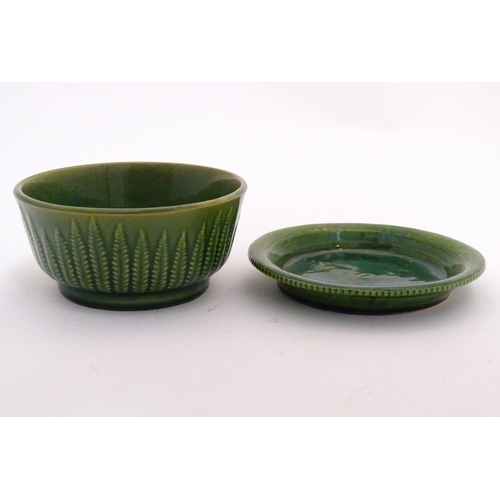 67 - A Wedgwood style green bowl / plant pot with relief fern detail. Together with an associated stand w... 