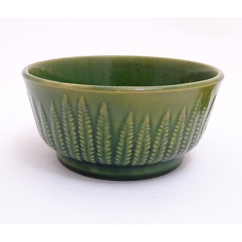 67 - A Wedgwood style green bowl / plant pot with relief fern detail. Together with an associated stand w... 