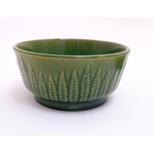 67 - A Wedgwood style green bowl / plant pot with relief fern detail. Together with an associated stand w... 