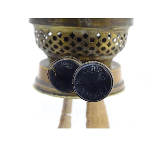 1519 - A late 19thC / early 20thC oil lamp, the brass column on stepped base supporting a clear cut glass r... 