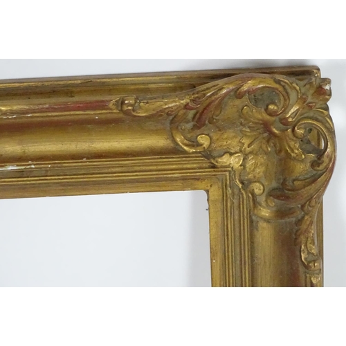 1759 - A gilt swept pattern frame. Approx. 25 1/2