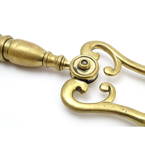 821 - Victorian brass fire tongs with flame finial. Approx. 17