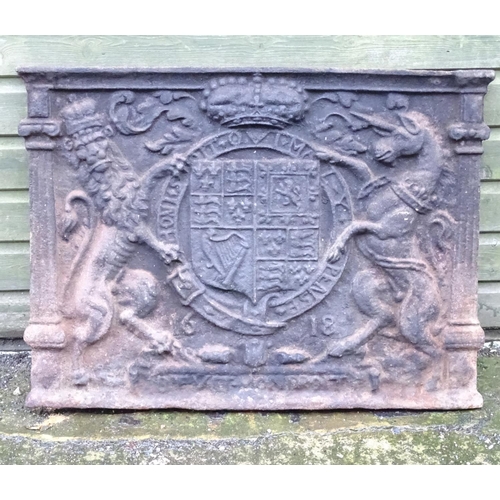 1541 - Salvage & Architectural Antiques: A cast iron fireback decorated with the Royal coat of arms of the ... 