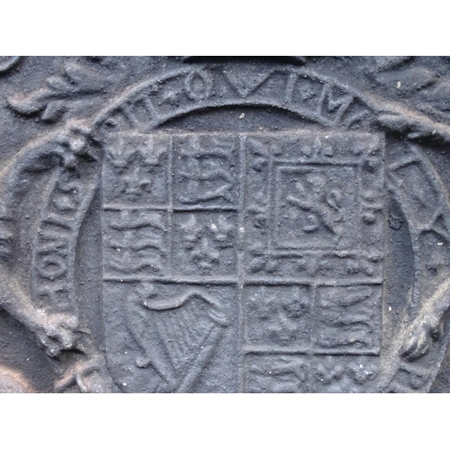 1541 - Salvage & Architectural Antiques: A cast iron fireback decorated with the Royal coat of arms of the ... 