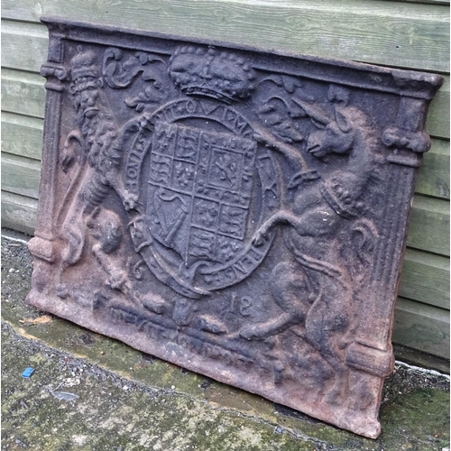 1541 - Salvage & Architectural Antiques: A cast iron fireback decorated with the Royal coat of arms of the ... 