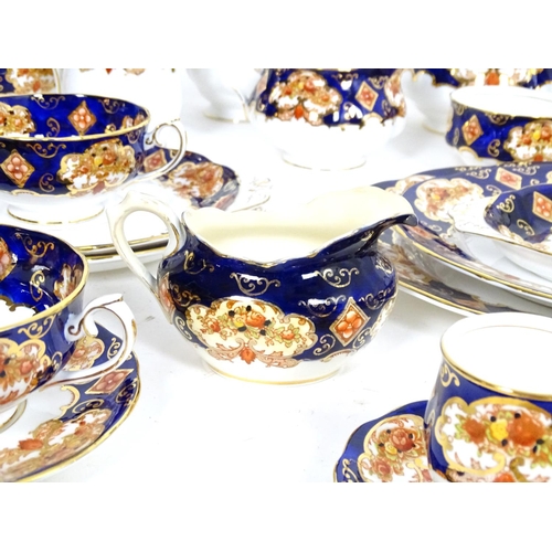 177 - A large quantity of Royal Albert tea and dinner wares in the pattern Heirloom, comprising dinner pla... 