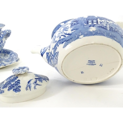 179 - A large quantity of assorted blue and white wares to include Wedgwood Willow pattern teapot, a Wedgw... 