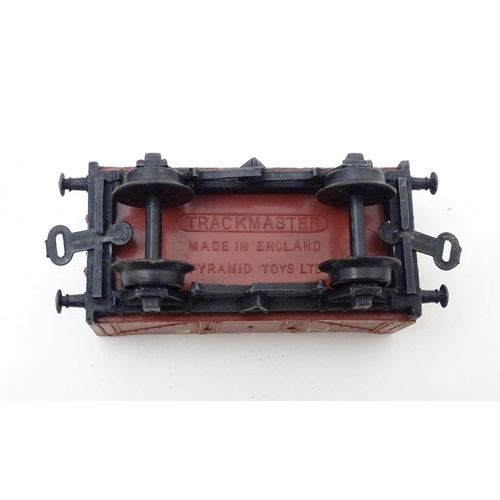1307 - Toys/ railway: a Hornby 00 gauge Intercity 225 train set which includes a Class 91 91014 Intercity l... 