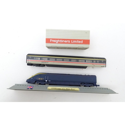 1307 - Toys/ railway: a Hornby 00 gauge Intercity 225 train set which includes a Class 91 91014 Intercity l... 