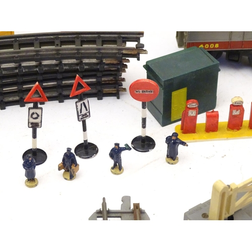 1307 - Toys/ railway: a Hornby 00 gauge Intercity 225 train set which includes a Class 91 91014 Intercity l... 