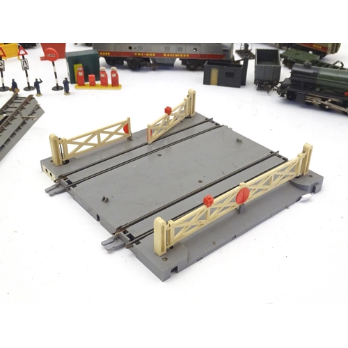 1307 - Toys/ railway: a Hornby 00 gauge Intercity 225 train set which includes a Class 91 91014 Intercity l... 