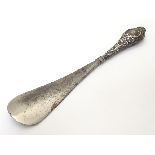 398 - A silver handled shoe horn. Hallmarked Chester 1906 . 6 3/4