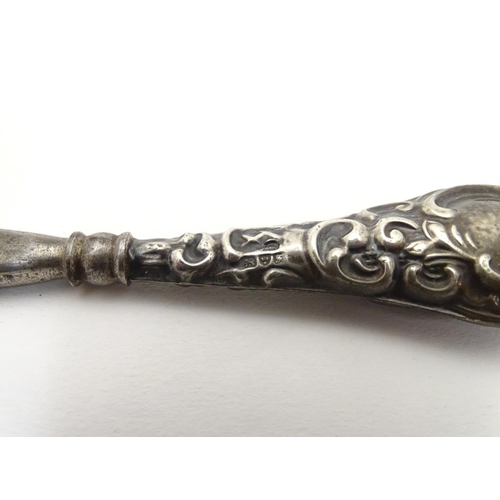 398 - A silver handled shoe horn. Hallmarked Chester 1906 . 6 3/4